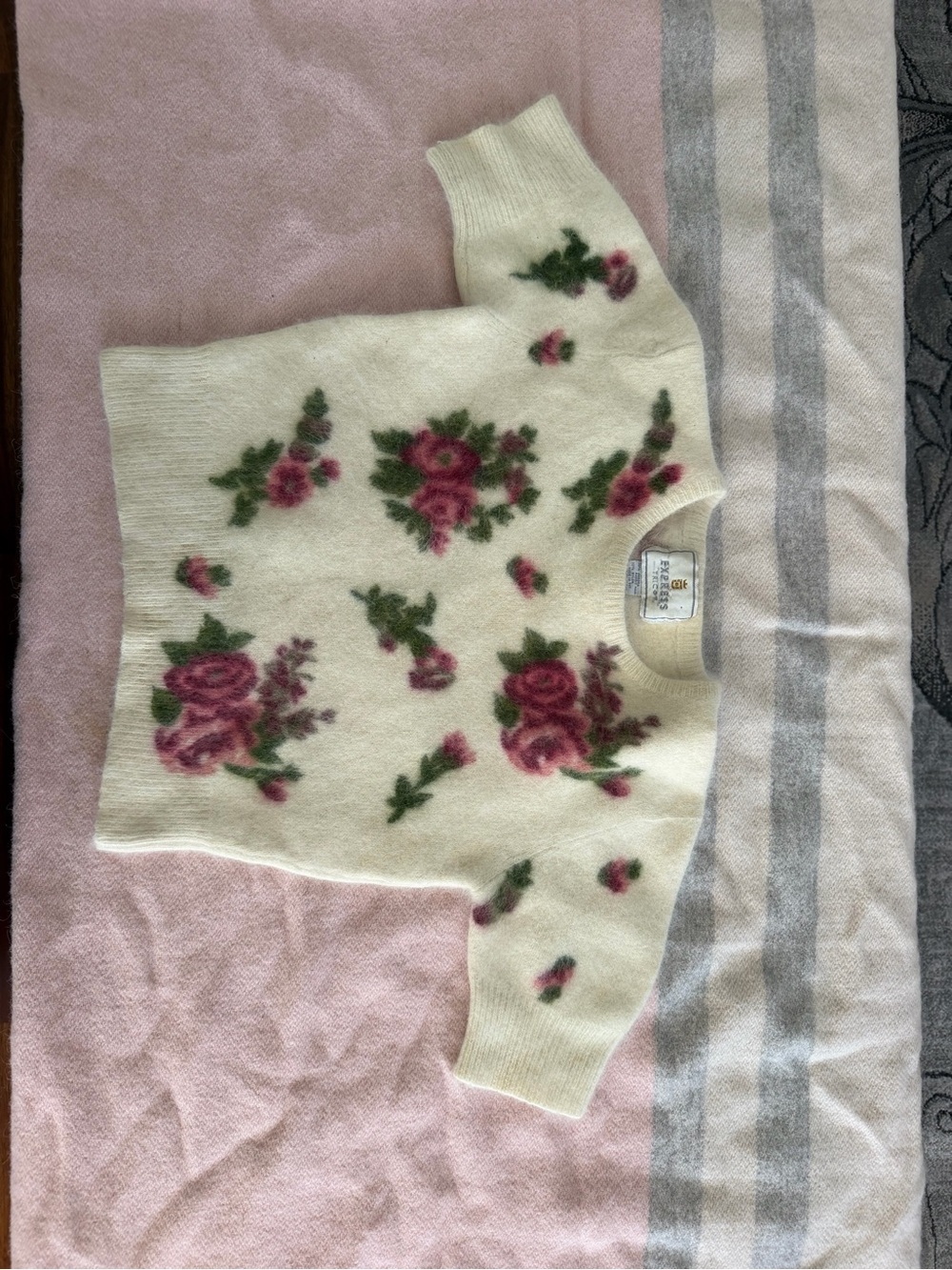 VTG 90s Express Tricot Angora Floral Short Sleeve Cropped Sweater Cream Rose M